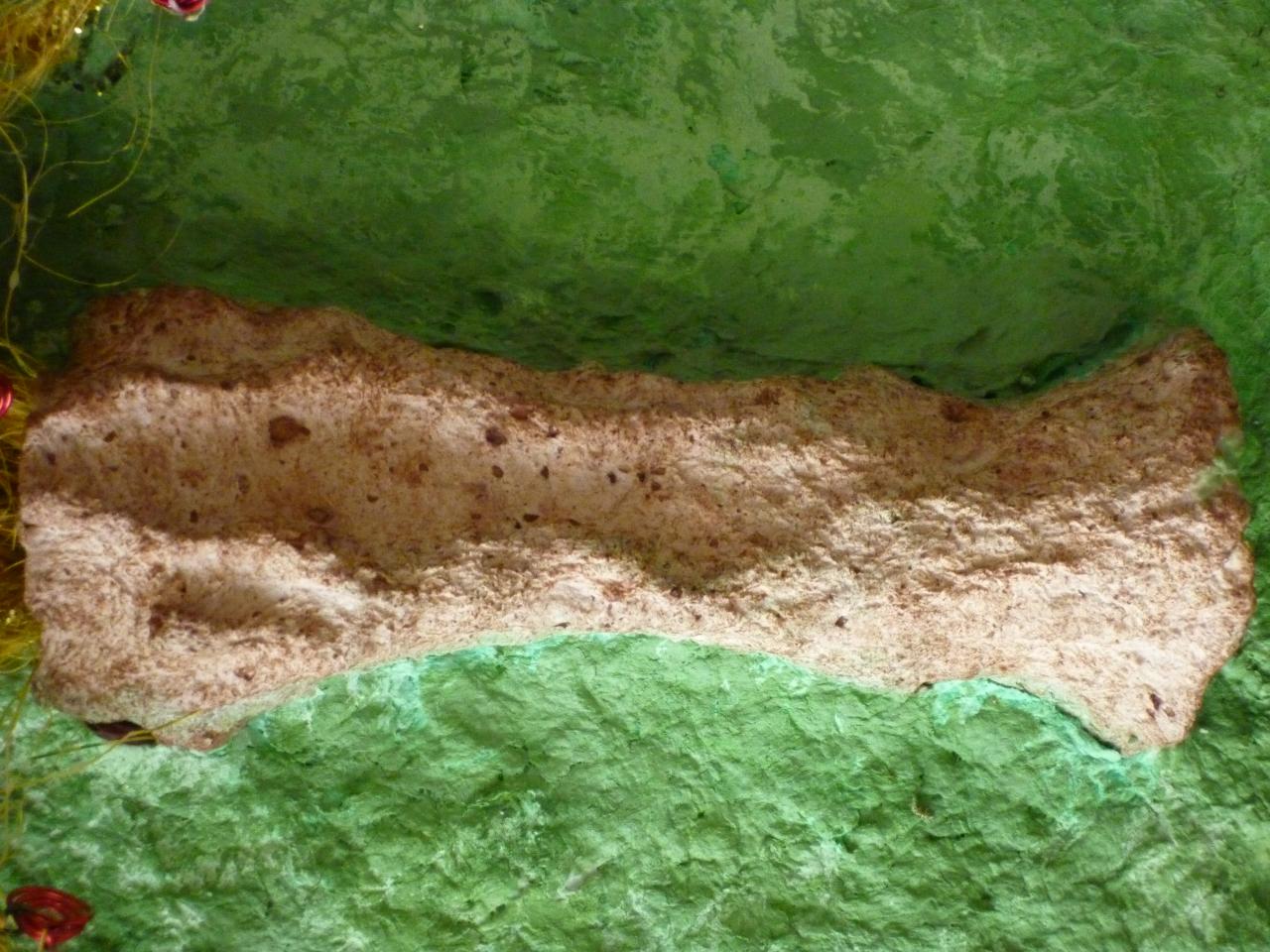 Arbre-nymphe (moulage papier en lin) : tronc végétal incrusté