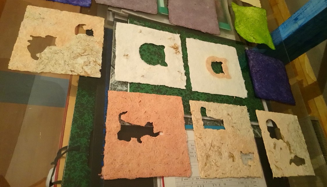 Papiers de Lin et Chanvre aux couleurs pastels et formes de chat