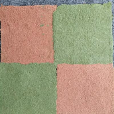Patchwork en vert et rouge ( papiers recyclés colorés aux pigments )