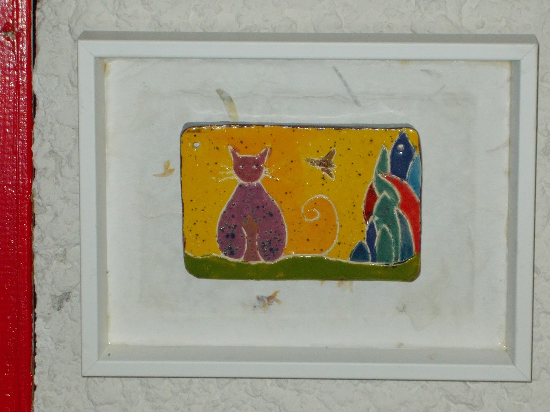 Tableau émaillé Chat rose moucheté et sapins