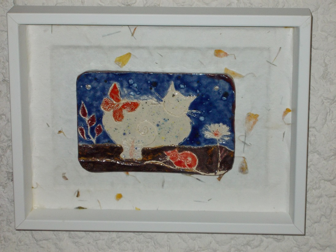 Tableau émaillé Chatte blanche et chaton rouge